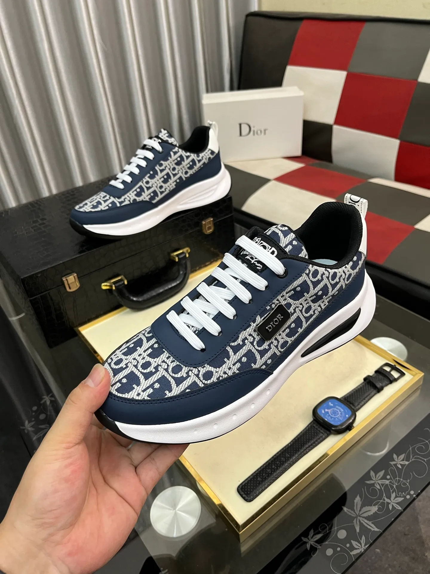 Men's men's shoes💰440⌚️⌚️Dior original quality.~ Unique modern style sneakers. 🏃A must-have casual shoe for trendy men😍😍 Original brand imported from Italy, imported original leather, sheep lining (refuses to discolor and grind feet) Sole: Original sole provided by the original factory, French lazy style design ⚠️Fit to the feet, original quality, super comfortable original sole. Just like shooting the real thing 🎬The real thing is better, code number: 38-443️⃣colors available